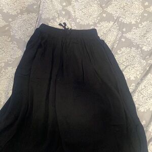 cute medium size black skirt !!